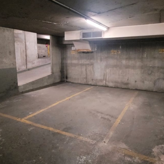  Annonces COURBEVOIE : Garage / Parking | PARIS (75016) | 17 m2 | 60 000 € 