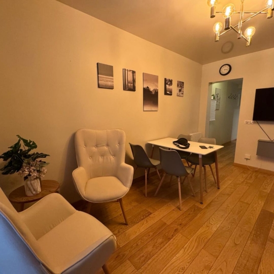  Annonces COURBEVOIE : Appartement | PARIS (75017) | 47 m2 | 1 950 € 