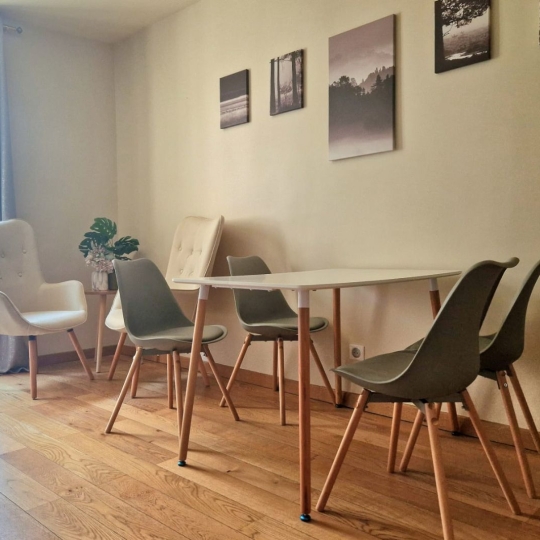  Annonces COURBEVOIE : Appartement | PARIS (75017) | 47 m2 | 1 950 € 