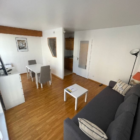  Annonces COURBEVOIE : Appartement | CHARENTON-LE-PONT (94220) | 27 m2 | 1 050 € 