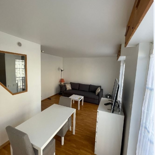  Annonces COURBEVOIE : Appartement | CHARENTON-LE-PONT (94220) | 27 m2 | 1 050 € 