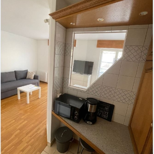  Annonces COURBEVOIE : Appartement | CHARENTON-LE-PONT (94220) | 27 m2 | 1 050 € 