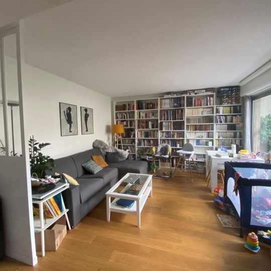  Annonces COURBEVOIE : Apartment | PARIS (75015) | 63 m2 | 2 400 € 