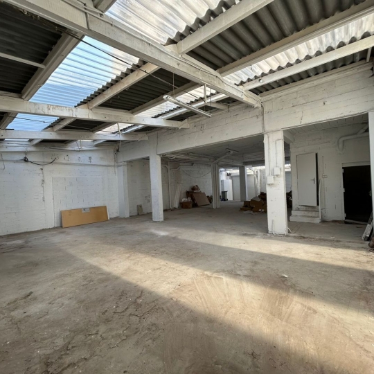  Annonces COURBEVOIE : Local / Bureau | SAINT-OUEN (93400) | 180 m2 | 2 700 € 