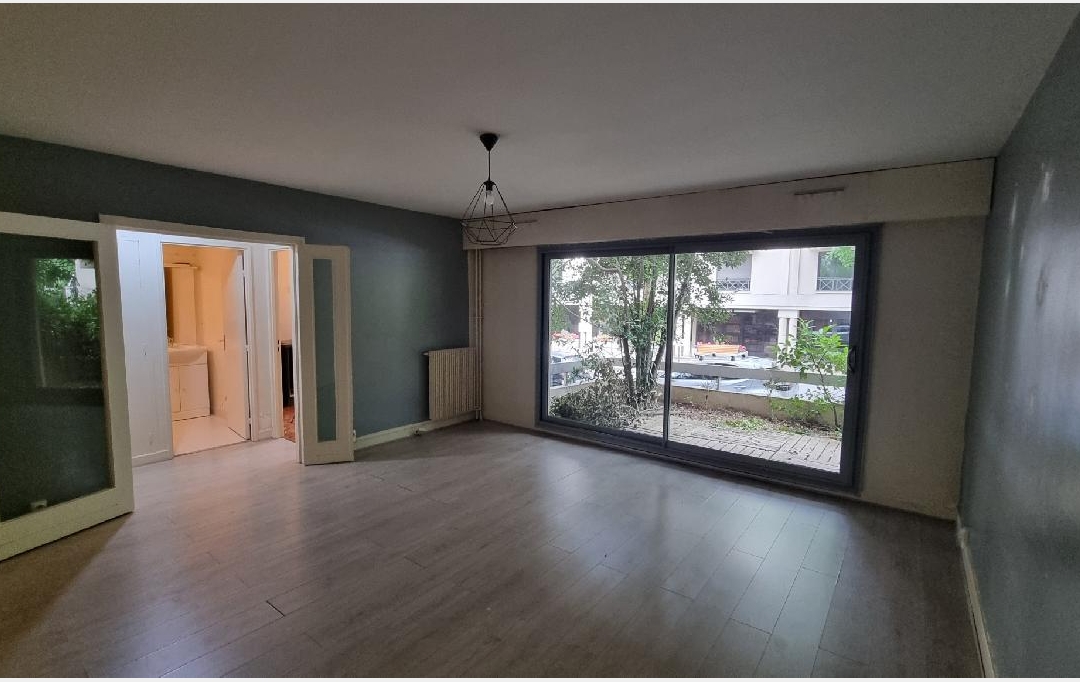 Annonces COURBEVOIE : Appartement | GARCHES (92380) | 31 m2 | 210 570 € 