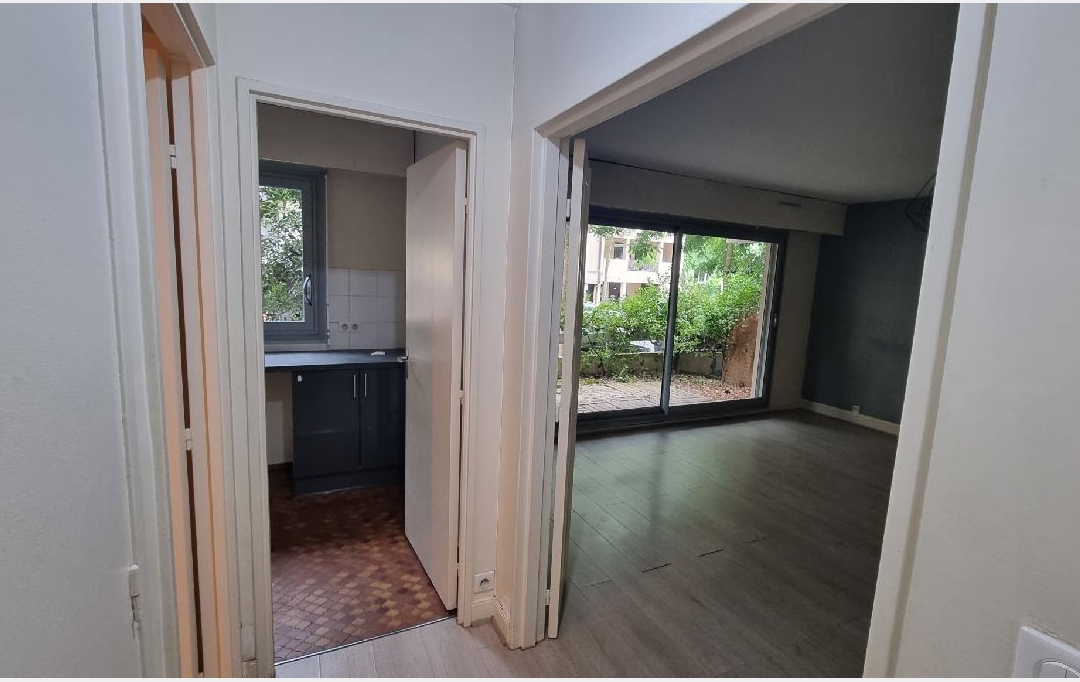 Annonces COURBEVOIE : Appartement | GARCHES (92380) | 31 m2 | 210 570 € 