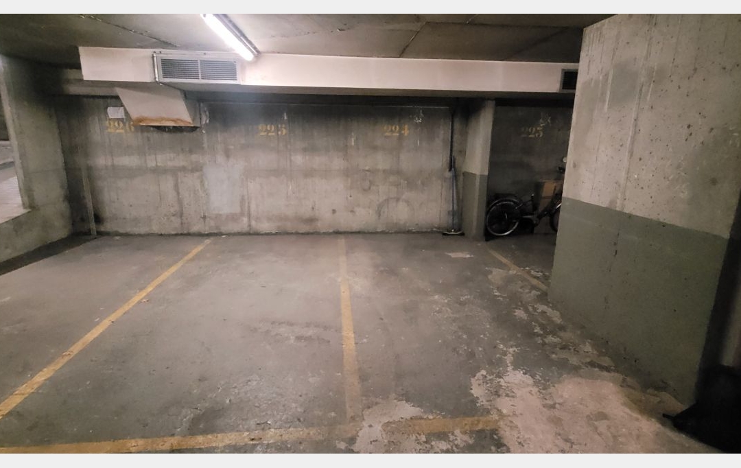 Annonces COURBEVOIE : Parking | PARIS (75016) | 17 m2 | 60 000 € 