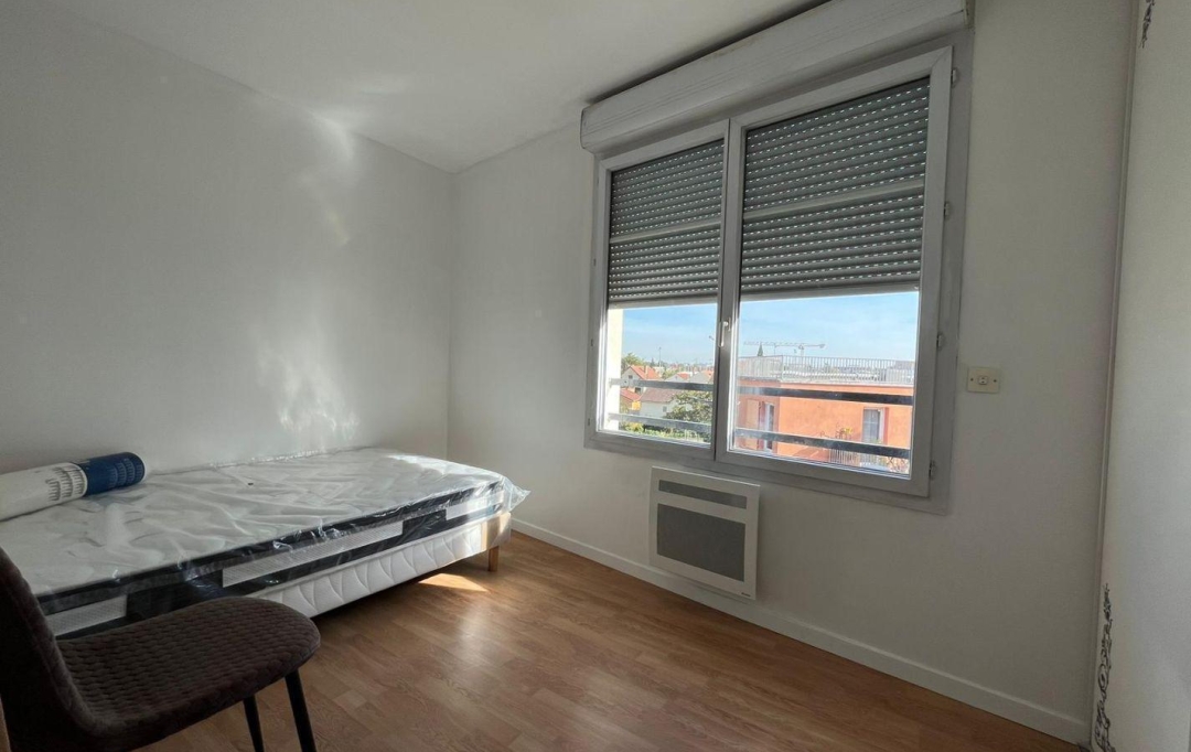 Annonces COURBEVOIE : Appartement | BOBIGNY (93000) | 101 m2 | 525 € 