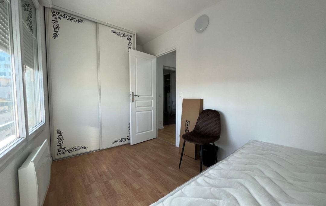 Annonces COURBEVOIE : Appartement | BOBIGNY (93000) | 101 m2 | 525 € 