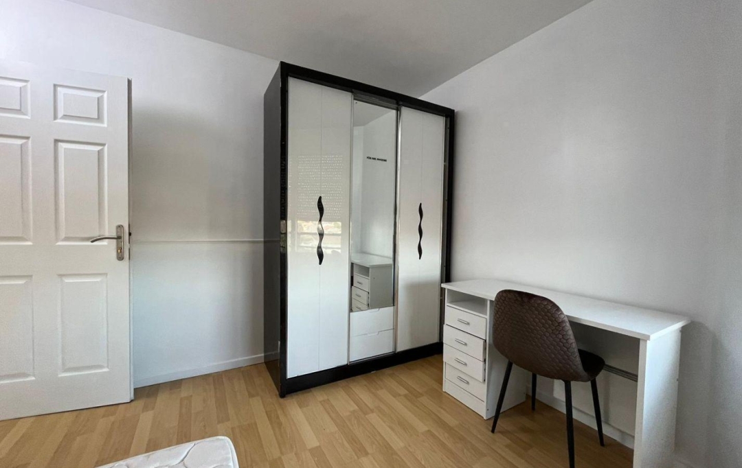 Annonces COURBEVOIE : Appartement | BOBIGNY (93000) | 101 m2 | 525 € 