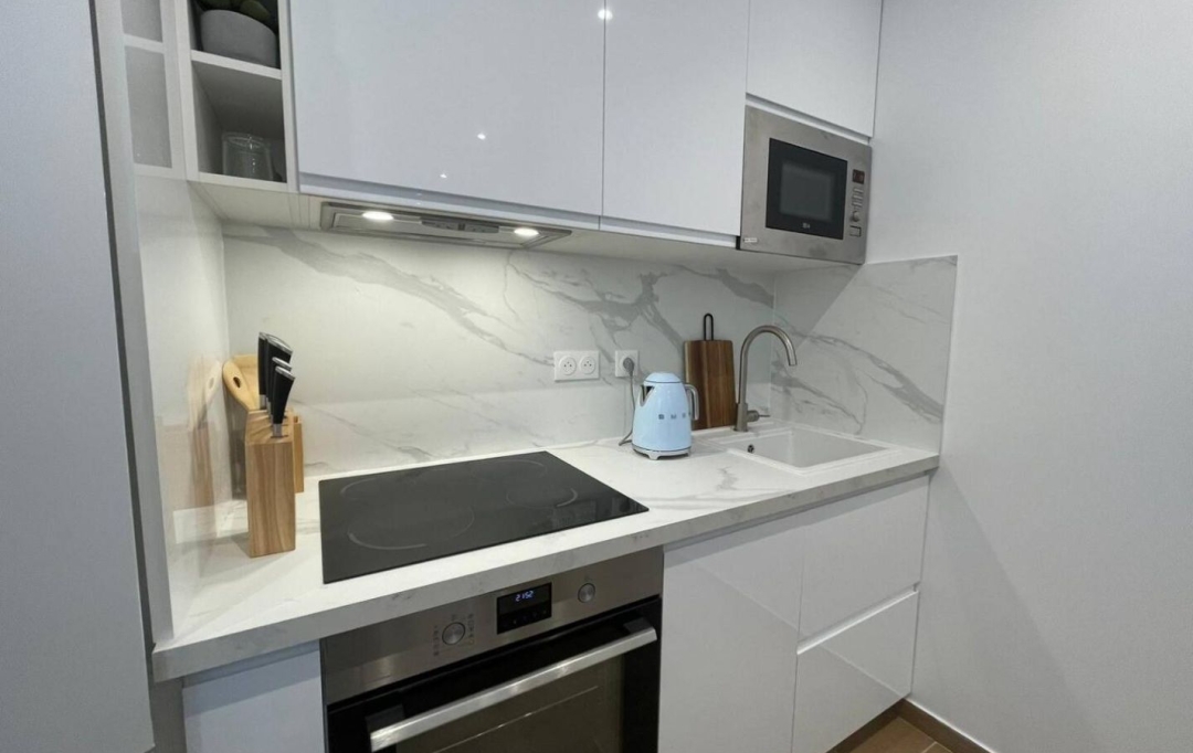 Annonces COURBEVOIE : Apartment | PARIS (75016) | 12 m2 | 1 100 € 