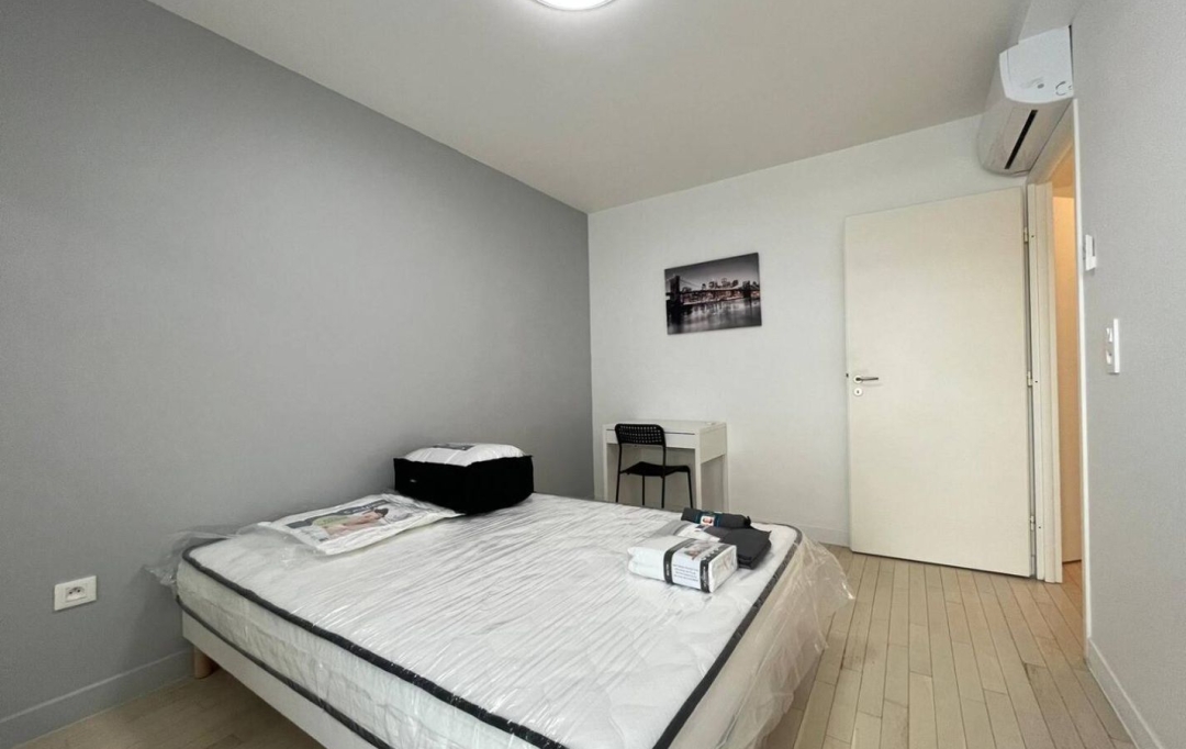 Annonces COURBEVOIE : Appartement | CLICHY (92110) | 61 m2 | 780 € 