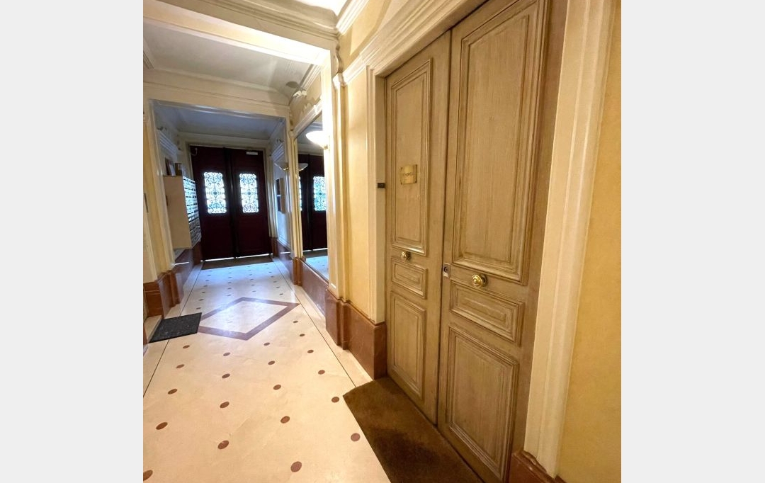 Annonces COURBEVOIE : Appartement | PARIS (75007) | 24 m2 | 275 000 € 