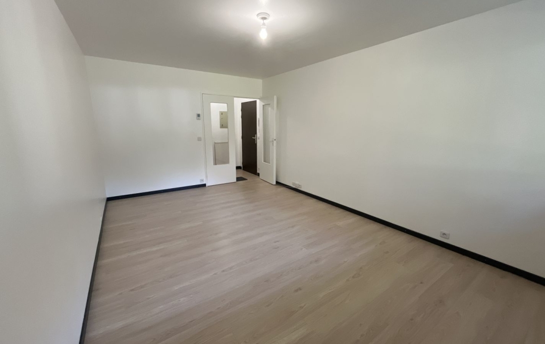 Annonces COURBEVOIE : Appartement | RUEIL-MALMAISON (92500) | 33 m2 | 197 000 € 