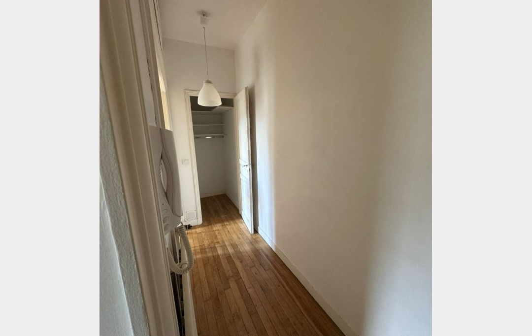 Annonces COURBEVOIE : Appartement | CHARENTON-LE-PONT (94220) | 41 m2 | 1 335 € 