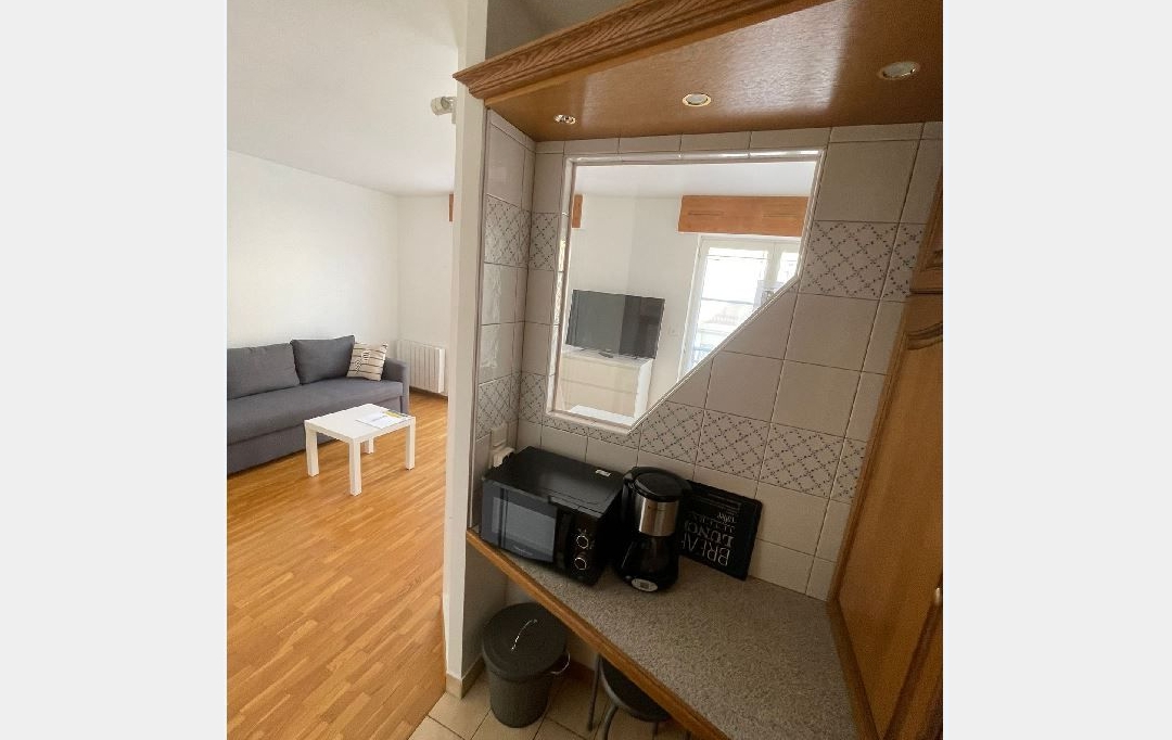 Annonces COURBEVOIE : Appartement | CHARENTON-LE-PONT (94220) | 27 m2 | 1 050 € 