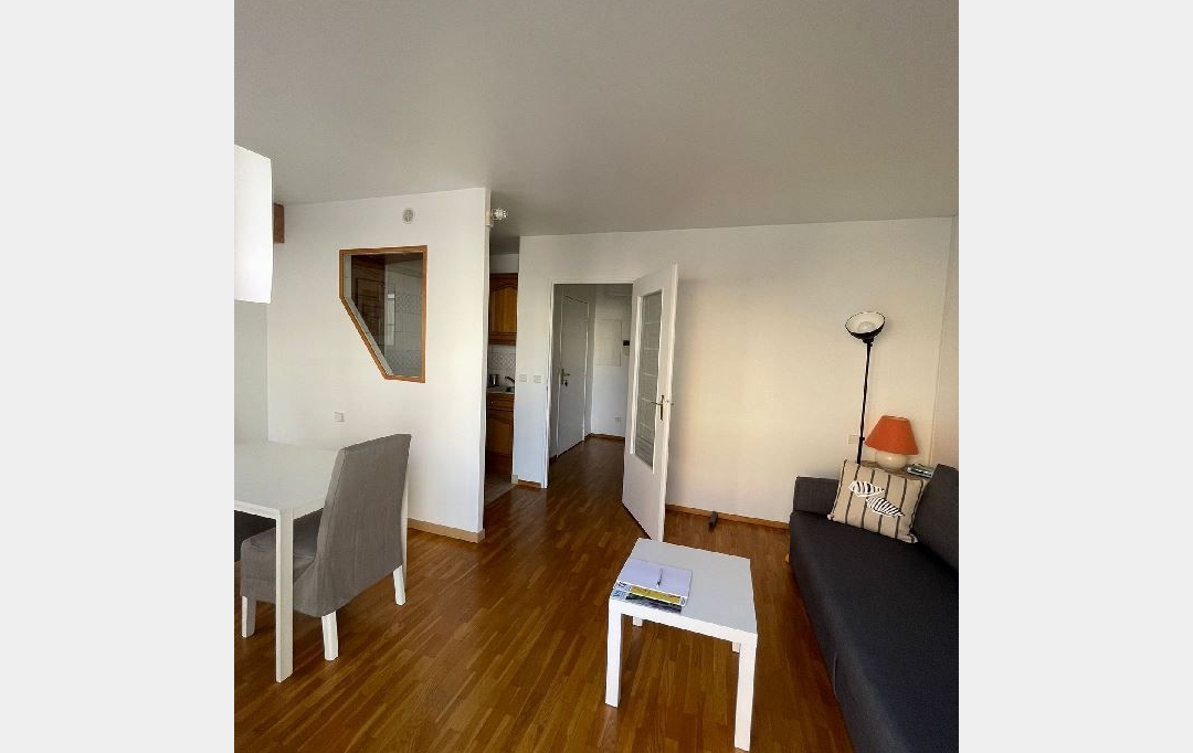 Annonces COURBEVOIE : Appartement | CHARENTON-LE-PONT (94220) | 27 m2 | 1 050 € 