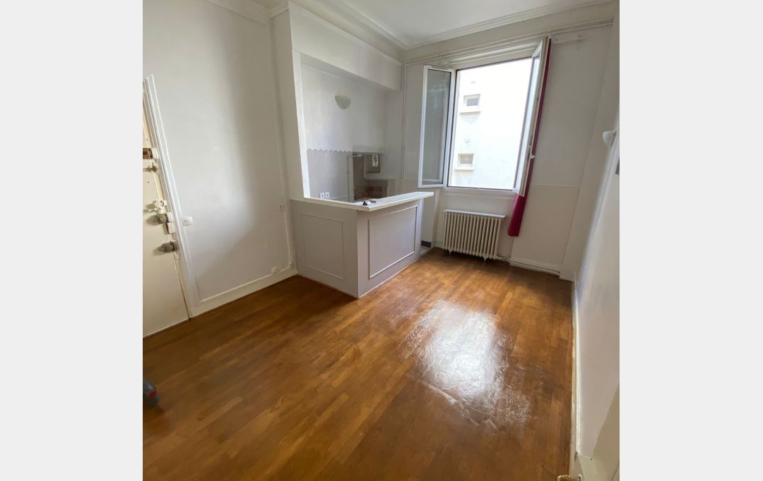 Annonces COURBEVOIE : Appartement | CHARENTON-LE-PONT (94220) | 30 m2 | 1 090 € 