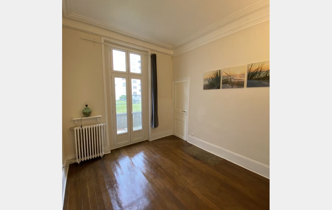 Annonces COURBEVOIE : Appartement | CHARENTON-LE-PONT (94220) | 30 m2 | 1 090 € 