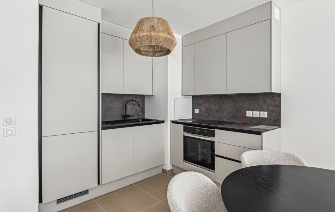 Annonces COURBEVOIE : Appartement | PARIS (75018) | 60 m2 | 890 000 € 