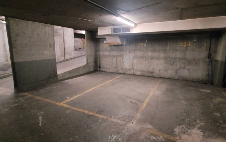 Parking   PARIS  17 m2 60 000 € 