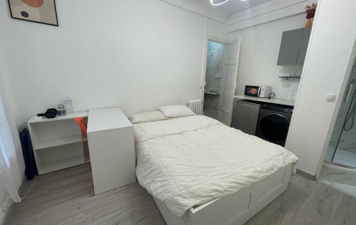 Studio   PARIS  15 m2 1 150 € 